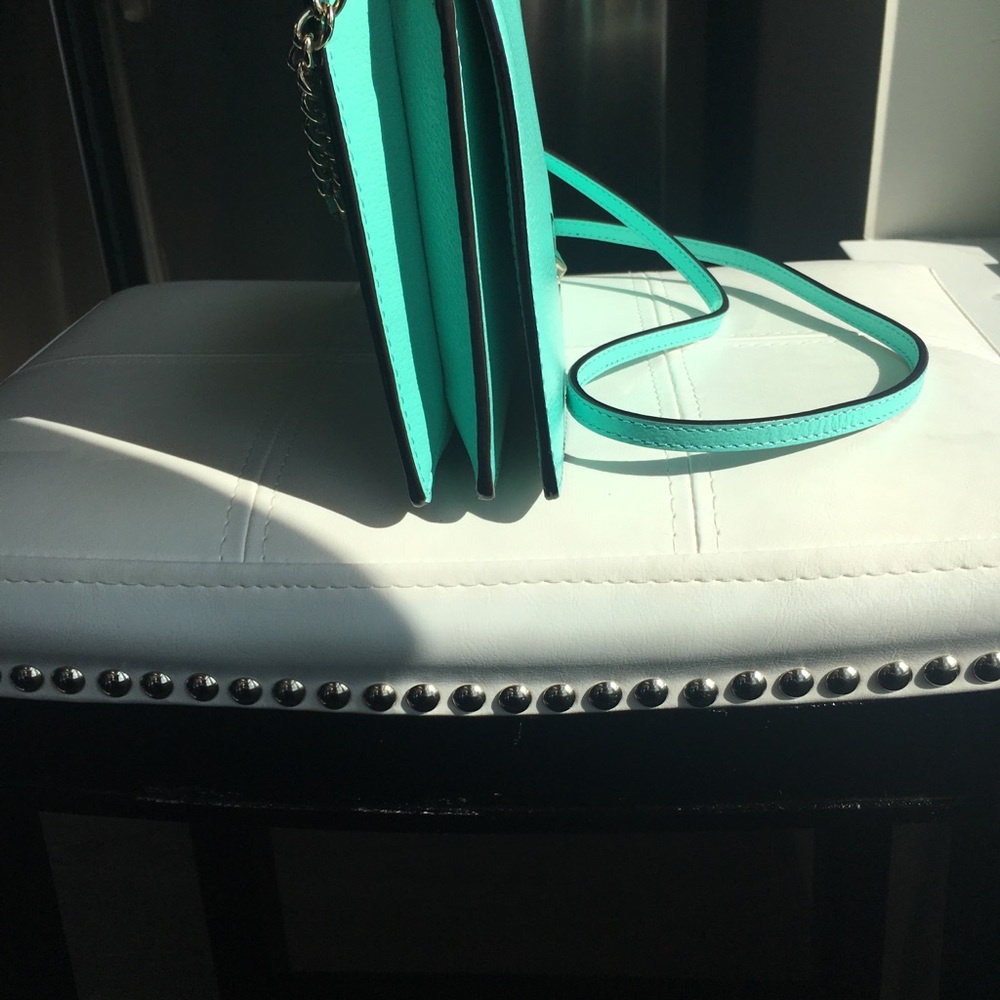 Kate Spade leather crossbody turn lock closure - Picture 8 of 8